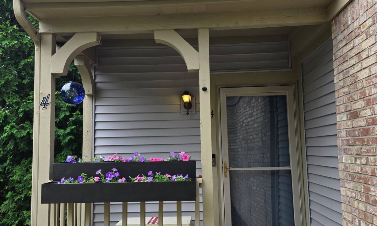 Wayne Condo | 2-bedroom apartment in tranquil Indianapolis with AC comfort