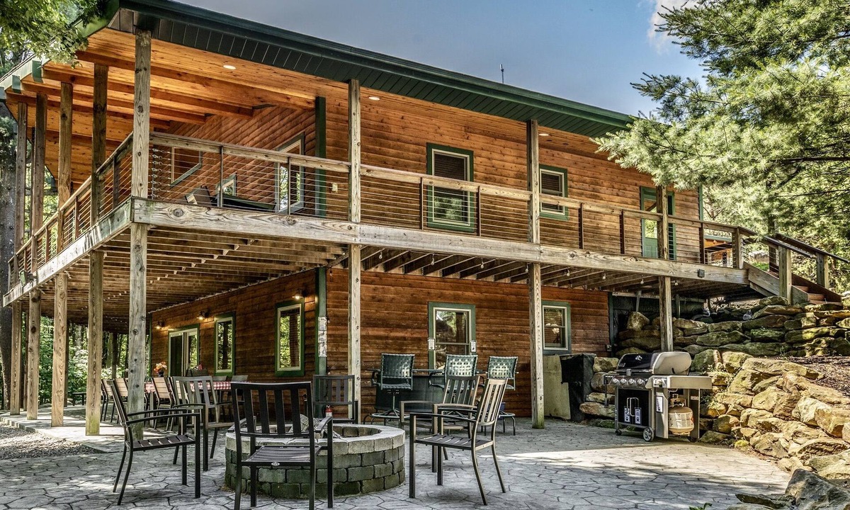 Shippenville Cabin | 200-Acre Group & Reunion Lodge near Cook Forest — PA WILDS, Sleeps 18