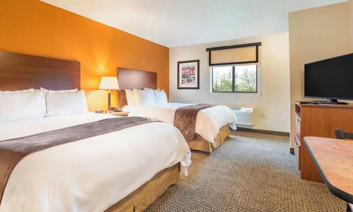 Ketchikan Hotel | 3 Stays of Queen Comfort – Perfect for Friends, Family, or Couples