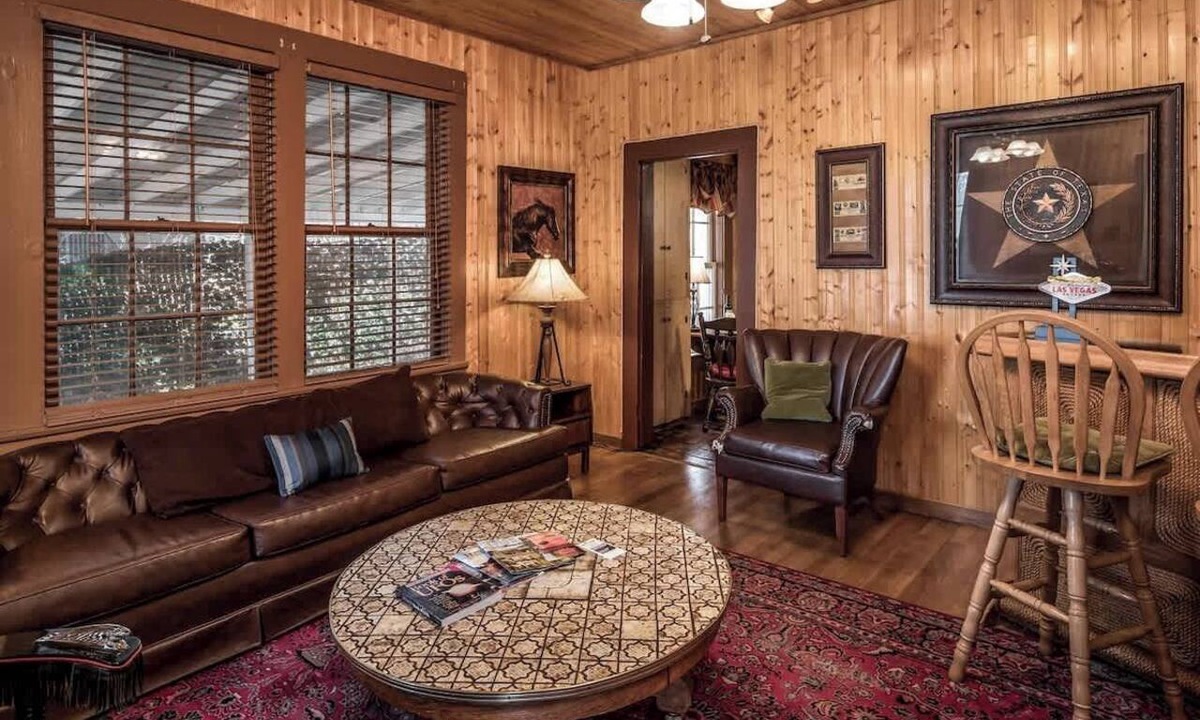 Ruidoso Cabin | 4 Miles: Cozy Vintage Cabin w/Fireplace!