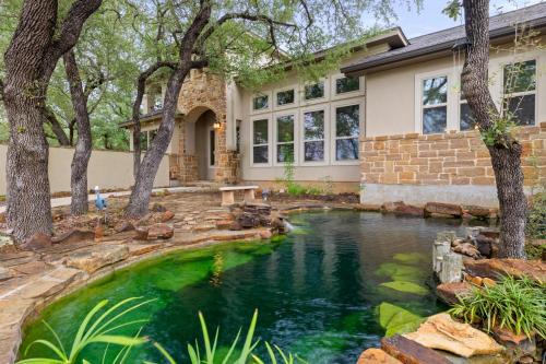 Canyon Lake House | 4 minutes from Canyon Lake with Jacuzzi, BBQ, Firepit, 1GbpWifi, and More