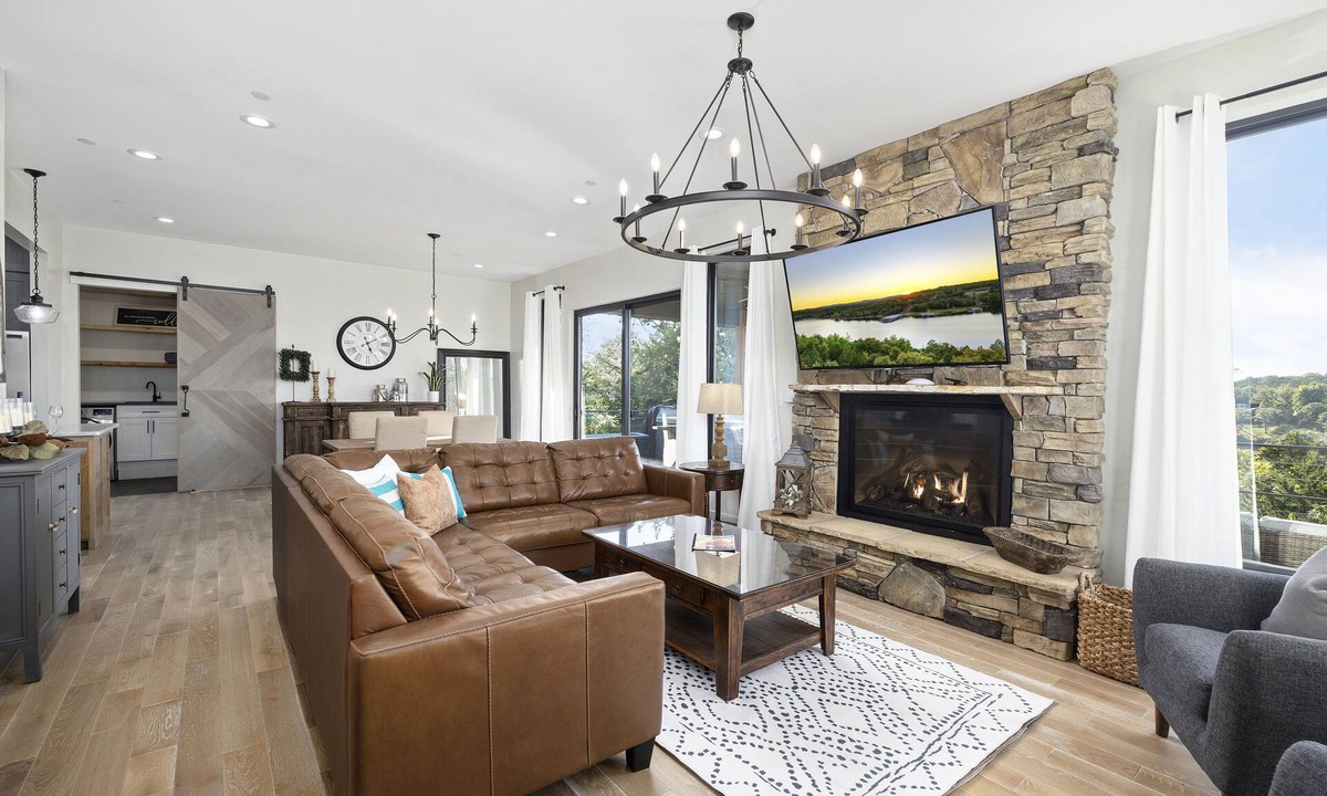 Table Rock Ski Chalet | 5Star MajesticRetreat, hot tub TableRock Lake Branson Chalet, Walk2Lake,FirePits