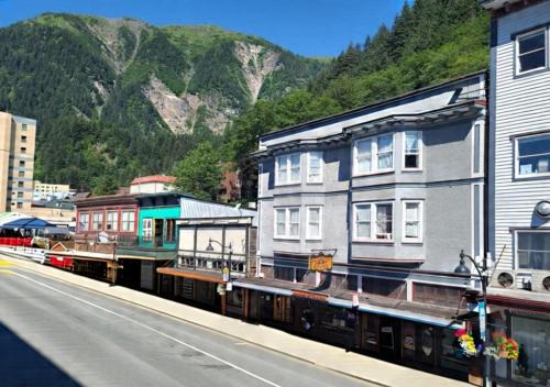 Downtown Juneau Hotel | Alaskan Hotel and Bar