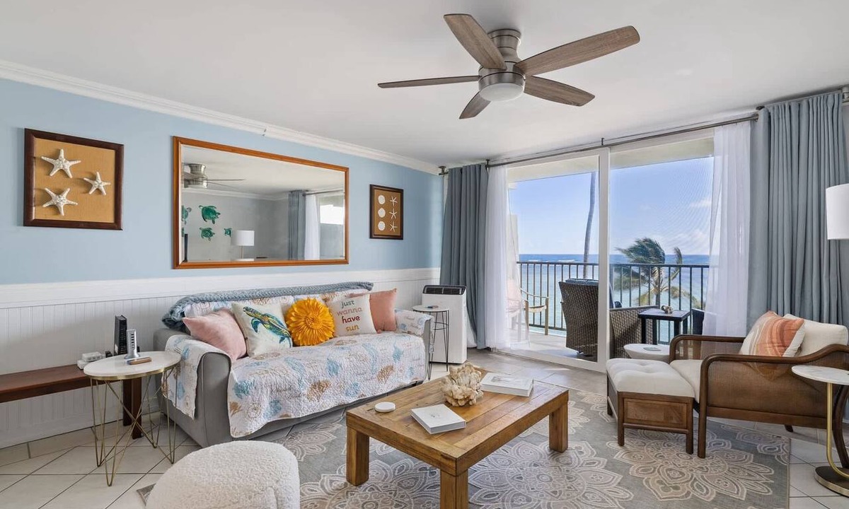 Punaluu Condo | Beachfront Condo with Stunning Ocean Views