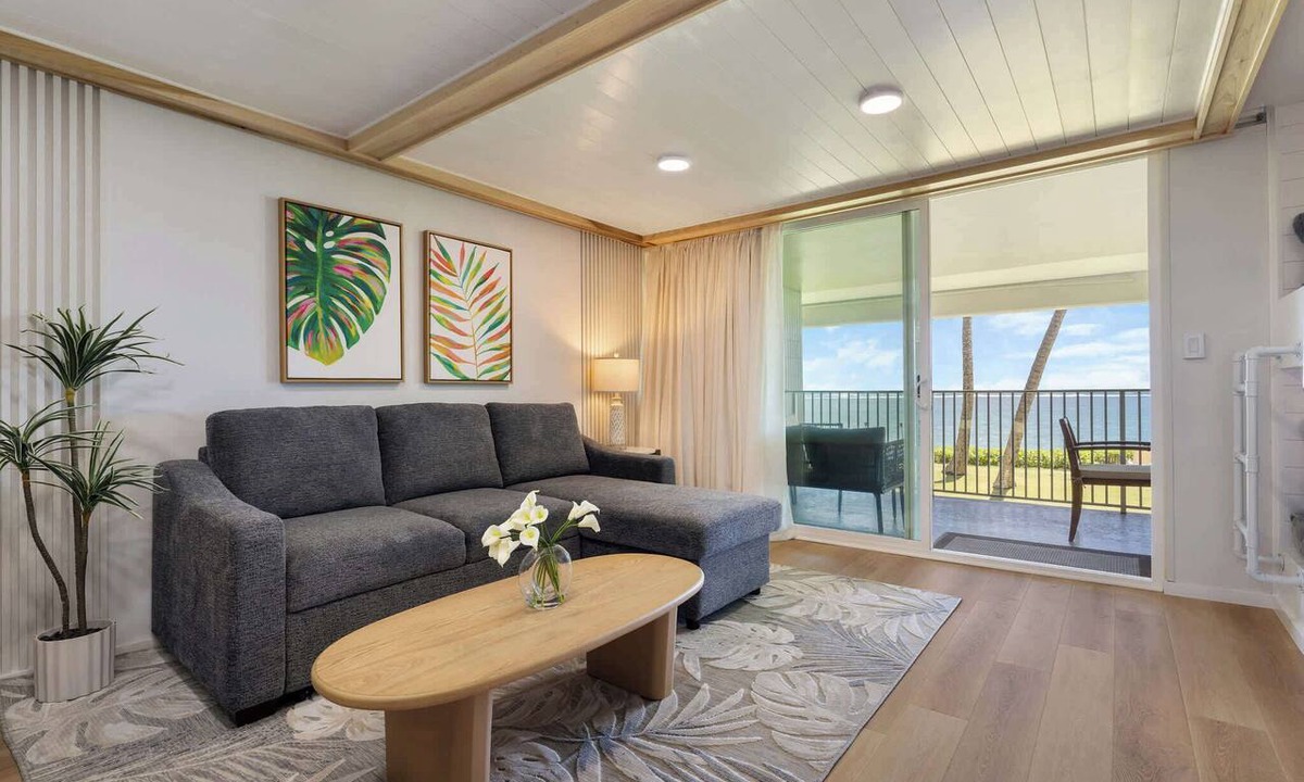 Punaluu Condo | Beachfront Condo with Stunning View
