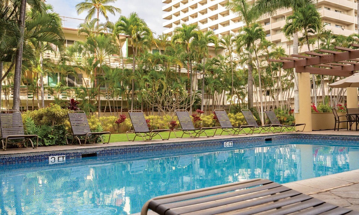 McCully - Moiliili Resort | Beautiful 1BR Condo near Waikiki Beach