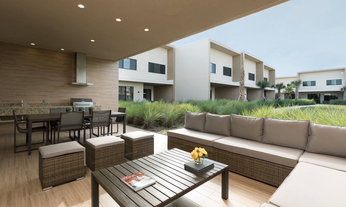 Florida Central Atlantic Coast House | Beautiful 3B/R Townhome Villa, Free Wi-Fi & Parking, 2 miles from Disney