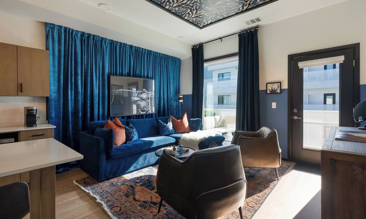 Edgehill Condo | Beautiful Condo in The Gulch. Walk to BRDWY! Pool, Gym, and Covered Parking!