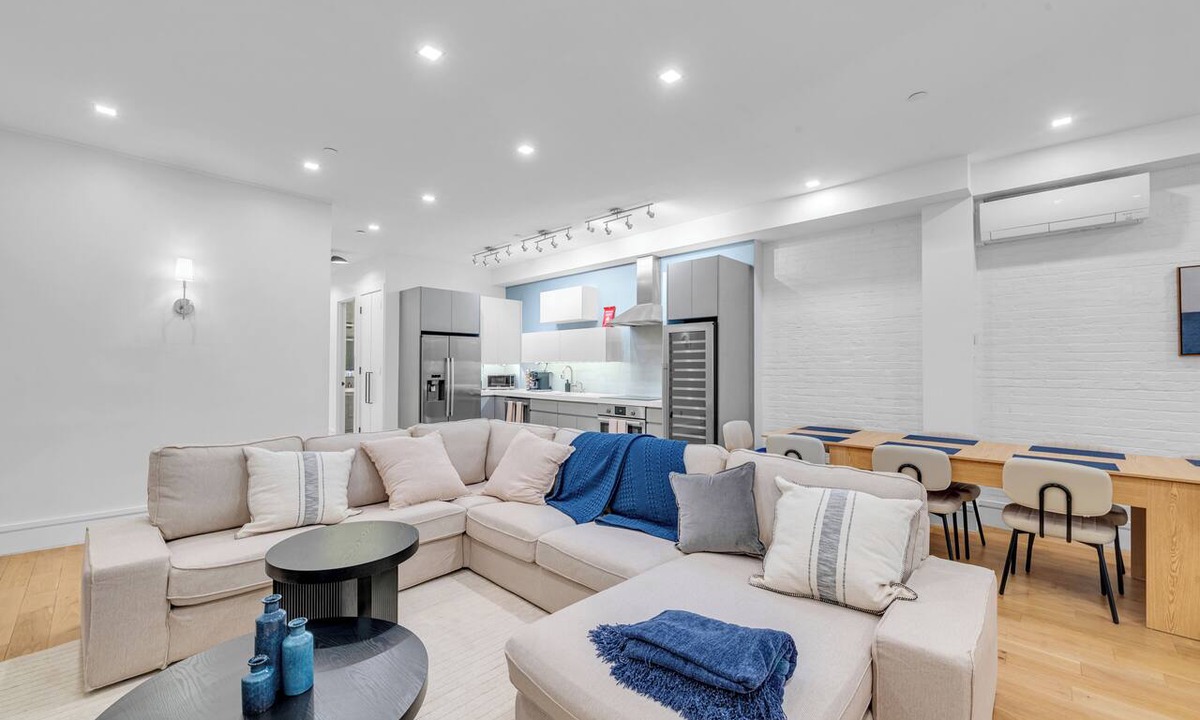 Midtown West Apartment | Beautiful Luxury 5 Bedroom 3 Bath Luxury Apartment in the Heart of NYC