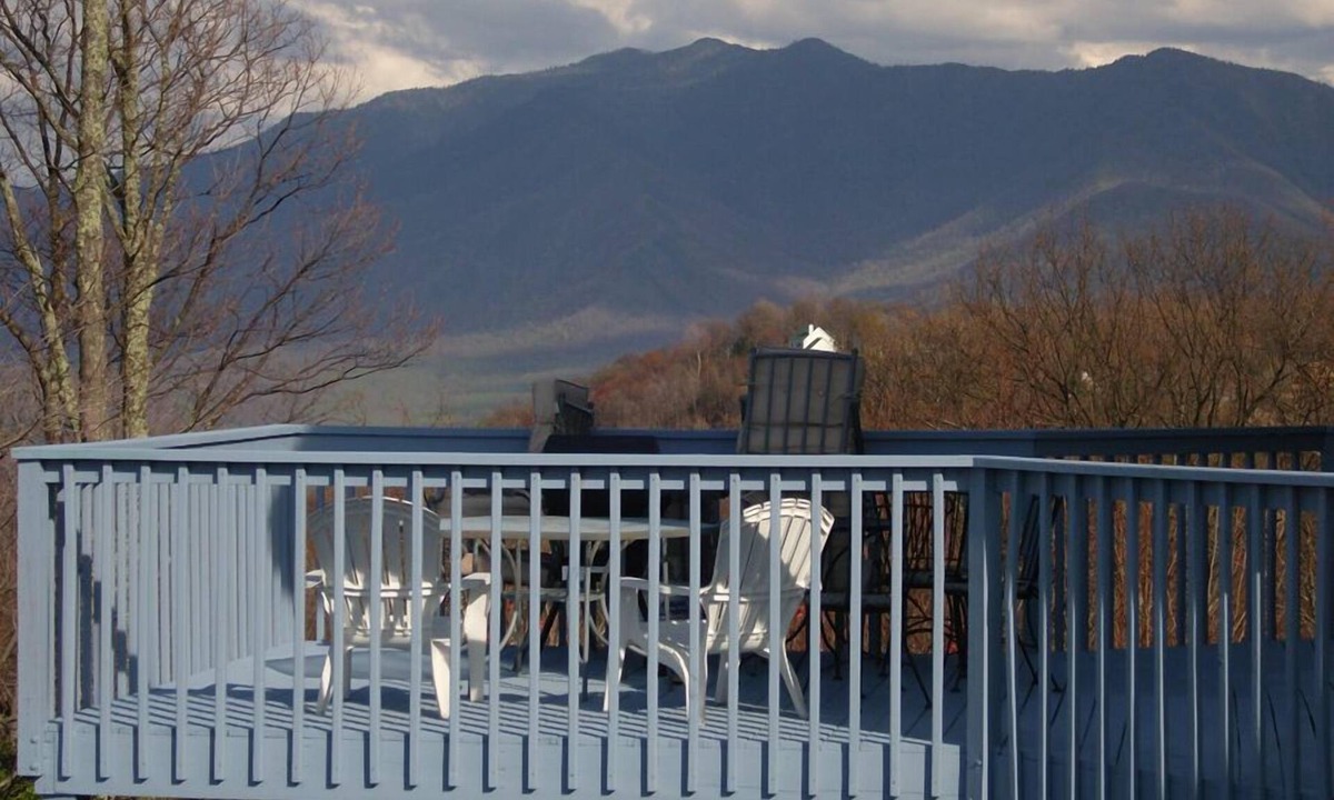 Chalet Village Cabin | BEST MTN VIEWS ! POOL HOT TUB SAUNA GRANITE CABINETS! GAS GRILL WIFI VIDEO GAMES