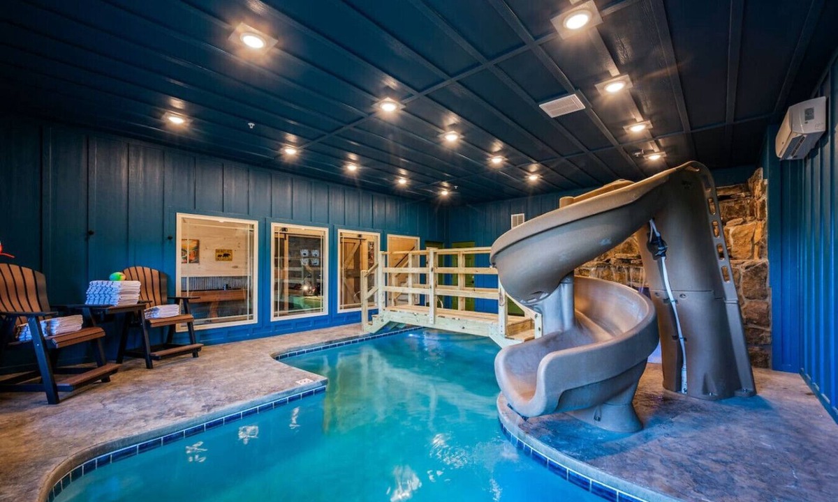 Gatlinburg - Pigeon Forge Cabin | Brand New~Luxury Lodge~Views~Pool~Golf Sim~Hot Tub