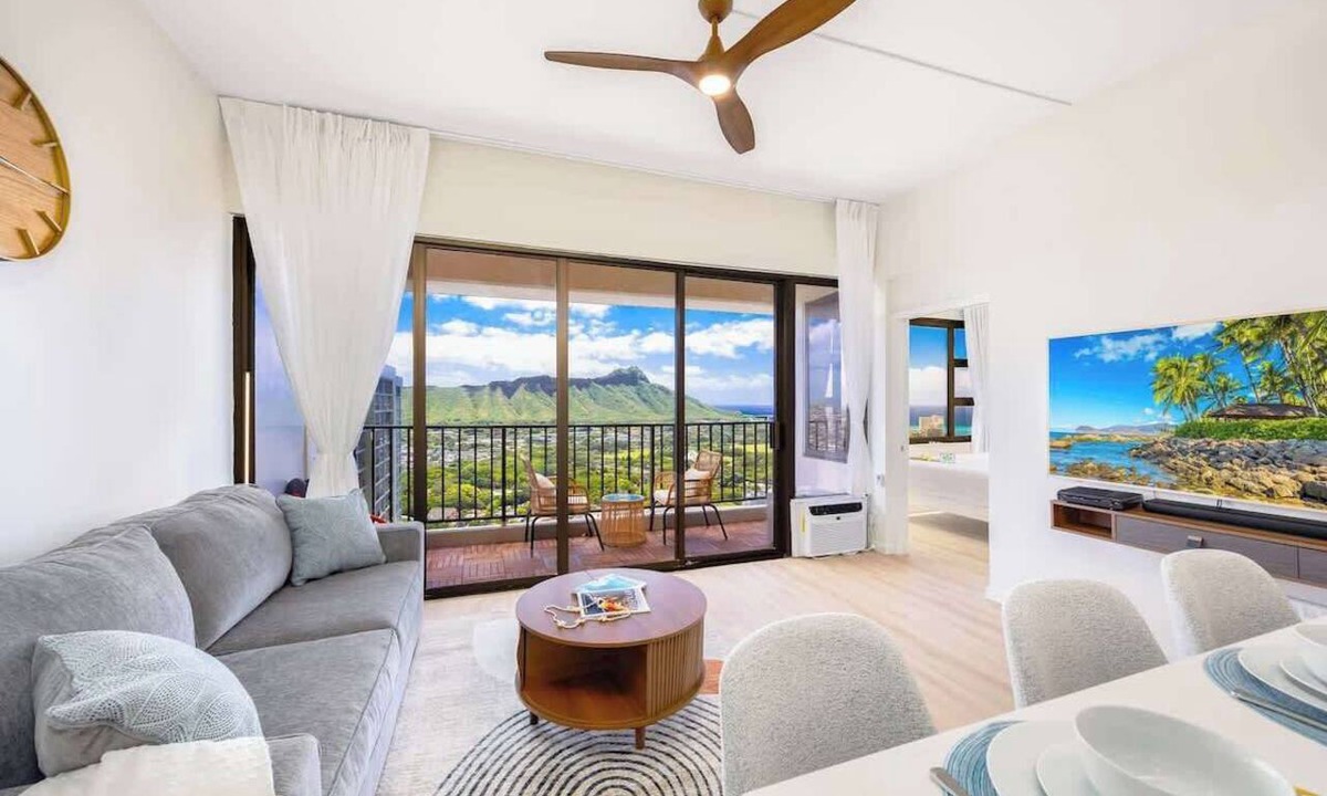 Waikiki Apartment | Breezy 1BR w/ocean, mountain & city views
