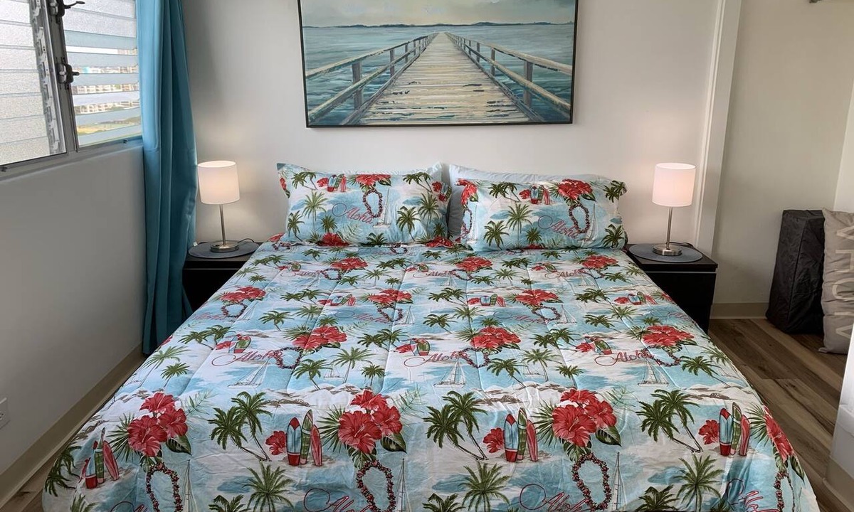 McCully - Moiliili Apartment | Breezy Waikiki Apartment sleeps 6 with Free Parking