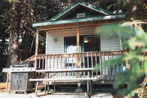 Haines House | Cabin 2 Lynn View Lodge