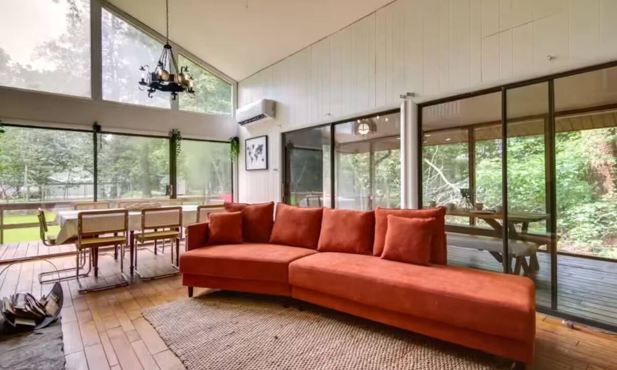Harbeson Cabin | Cecelia's Retreat - 3-bedroom mid century secluded lewes beach cabin