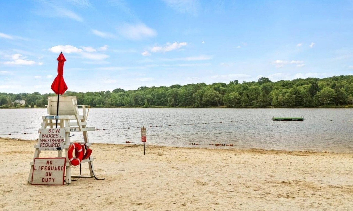 Briar Crest Woods House | Charming/Lake/Kayak/Firepit/Hot tub/Pets