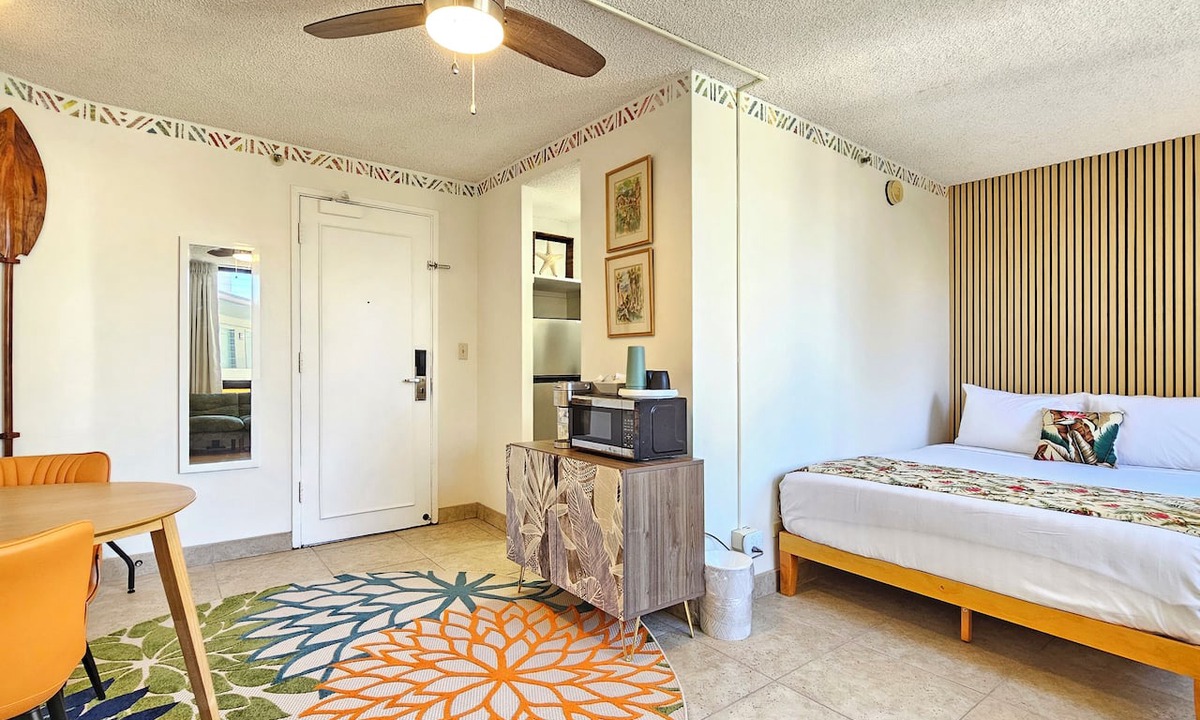 Waikiki Apartment | Charming studio for 3 at Waikiki Grand Hotel® in Waikiki with AC & Pool