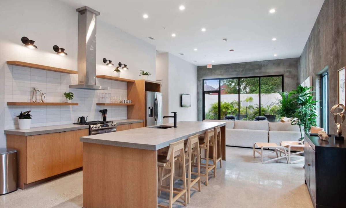 South 7th Ward Bed & Breakfast | Claudia | Sense of Calm and Relaxation, Walking Distance to the Excitement - PO