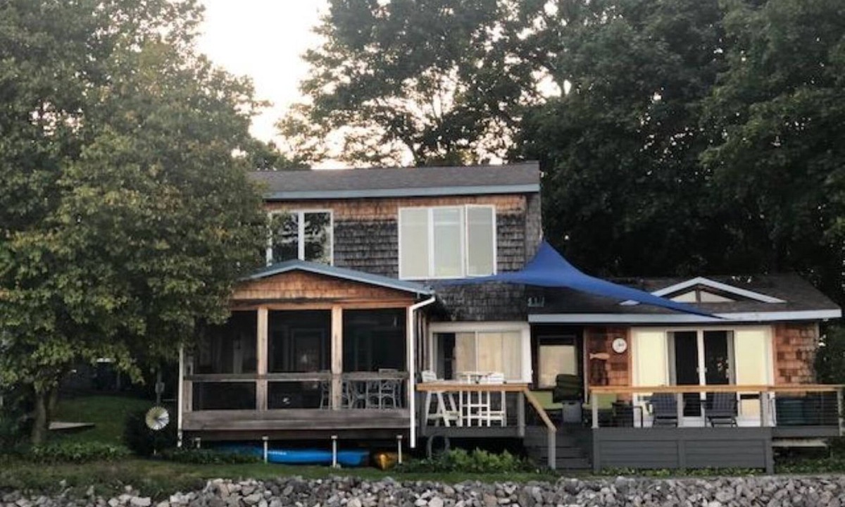Malta Cottage | Cottage on Saratoga Lake within 10 minutes to Race Track and Broadway Avenue