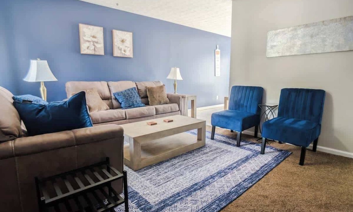 Johnstown House | Cozy 1-Story | King Bed | BBQ | Walk to Whit’s!