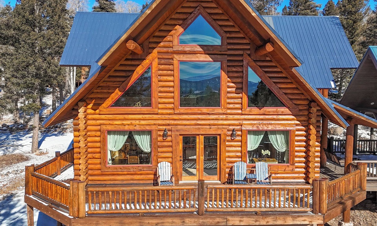 Angel Fire Ski Chalet | Custom high-end 3 bedroom log cabin sleeps 12. Located on the ski hill!