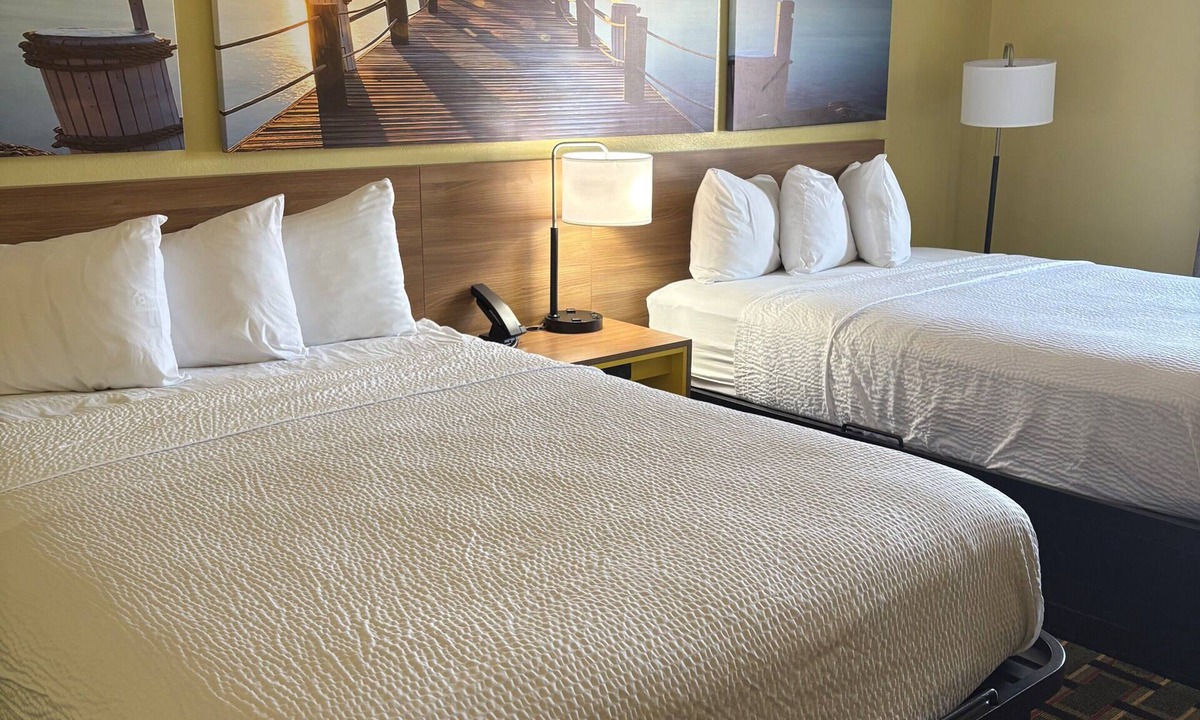 Park City Hotel | Days Inn by Wyndham Park City Kansas