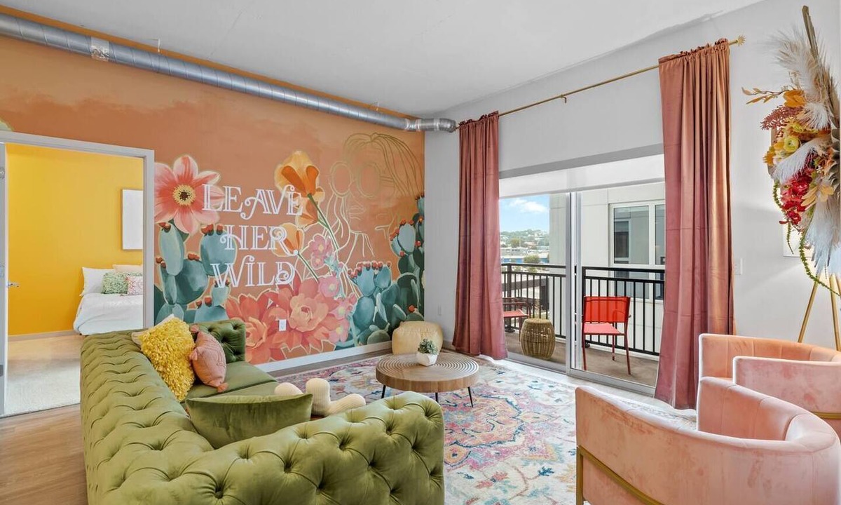 Sobro Apartment | Downtown Nashville - Rooftop POOL - 10 min Walk to Broadway! Sleeps 8