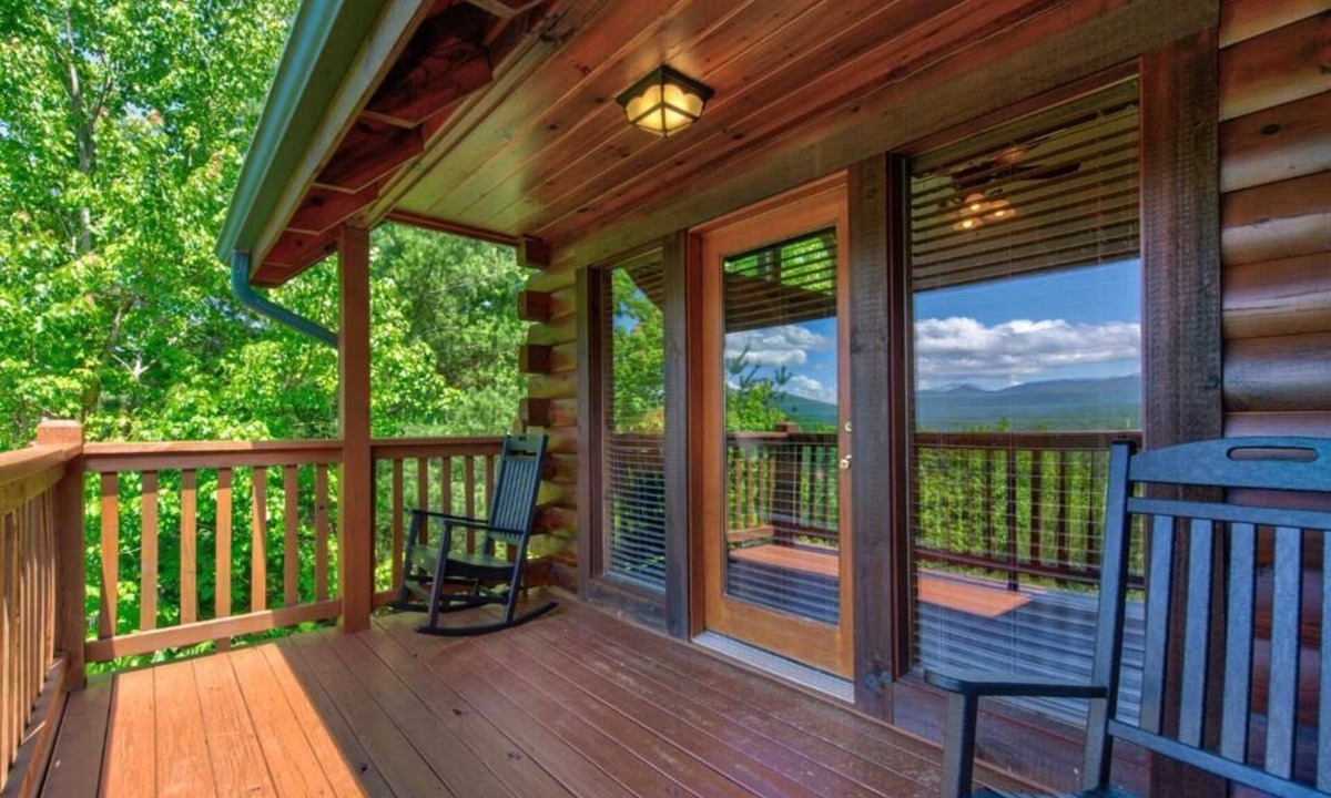 Black Bear Falls House | Eagles Point Lodge
