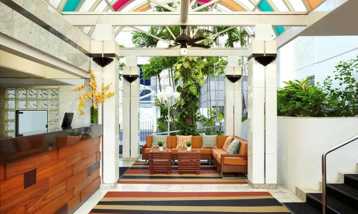 Waikiki Hotel | Enjoy Complimentary Breakfast | 3 Relaxing Rooms | Outdoor Pool