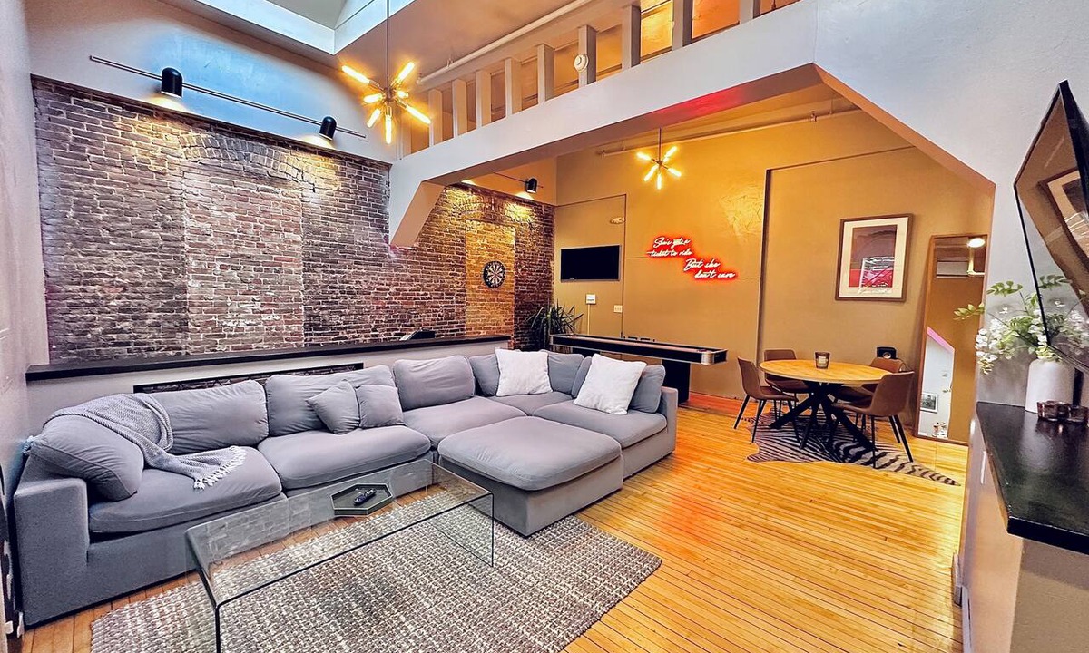 Saratoga Springs Apartment | Expansive open loft apartment in the middle of downtown. Great for groups.