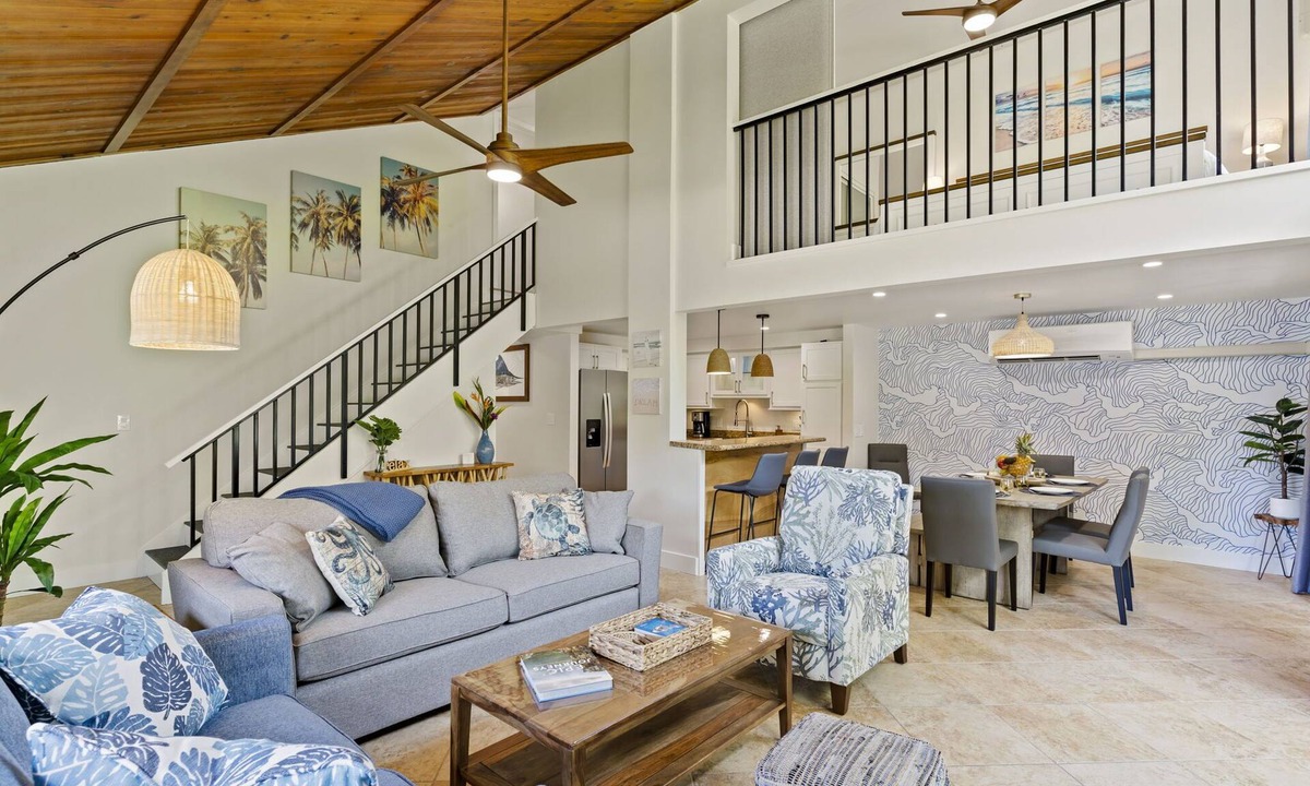 Kihei Condo | Family friendly condo, bright and beachy, walk to the beach! AC, pool, hot tub!