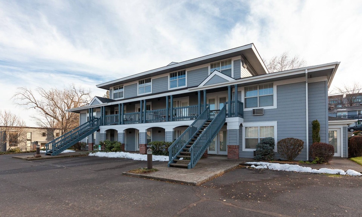 Hood River Condo | Fresh remodel, quiet neighborhood, ample parking, easy come easy go
