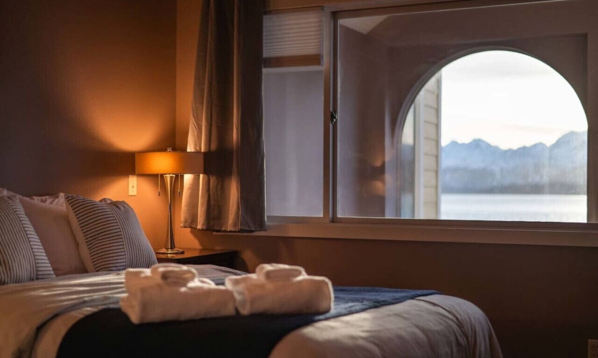 Homer Villa | Glacier + Tide Retreat