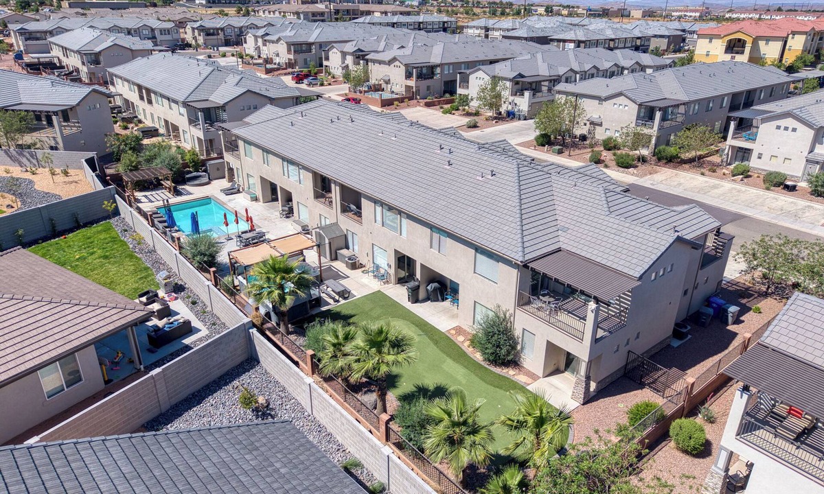 Hurricane House | Grand Group Rental,19BR Luxury Compound -Sleeps 54