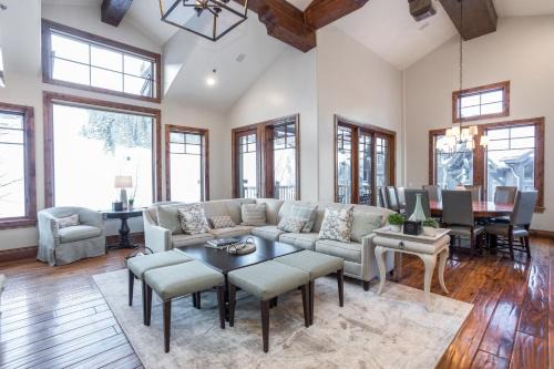 Empire Pass Apartment | Grand Lodge - Five Bedroom #402 - Ski-in ski-out