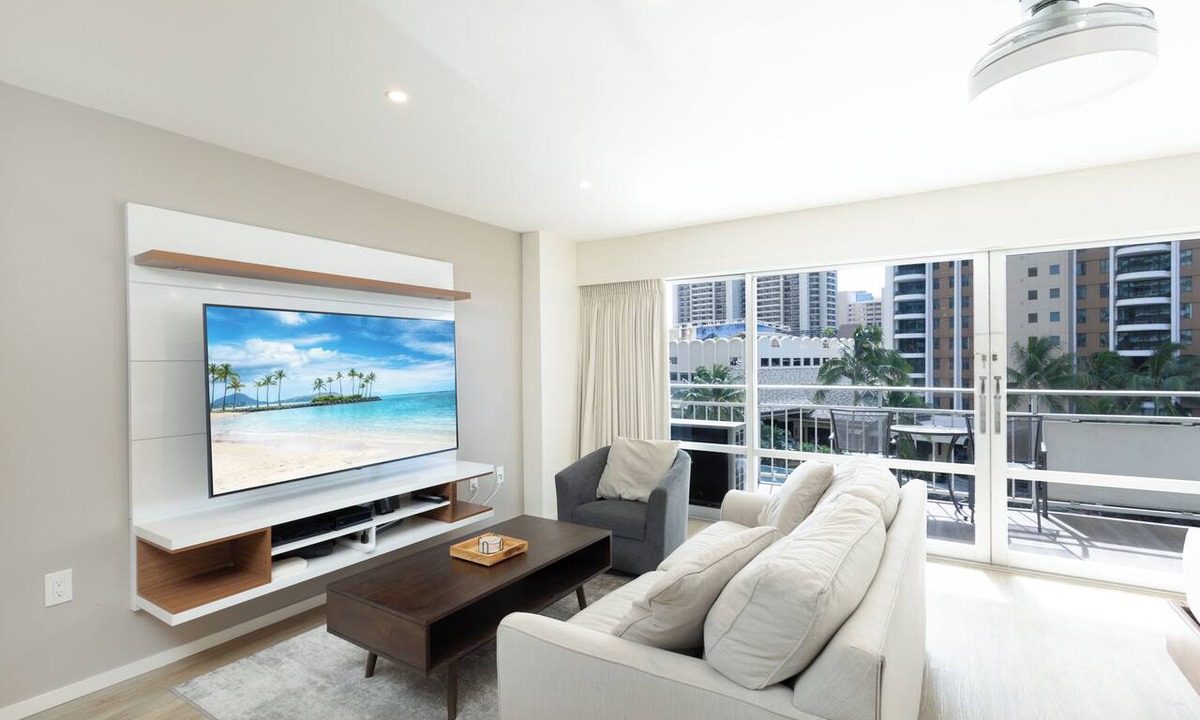 Waikiki Condo | Great Location In Wakiki! Amazing Ocean Views from your private lanai!