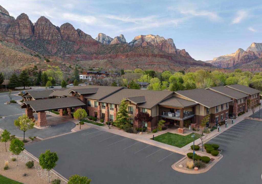 Zion National Park South Entrance Hotel | Hampton Inn & Suites Springdale/Zion National Park