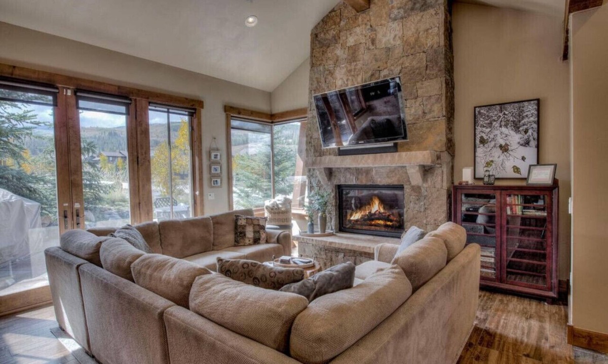 Fairmount On The River Villa | Happy Place | Private Hot Tub 3 King Suites Minutes to Breck Ski Resort