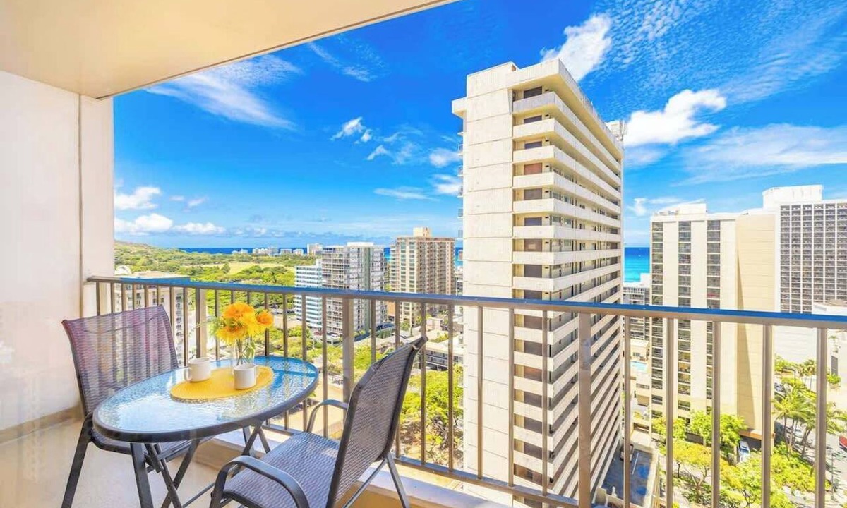 Waikiki Apartment | High floor hideaway w/lanai near the beach