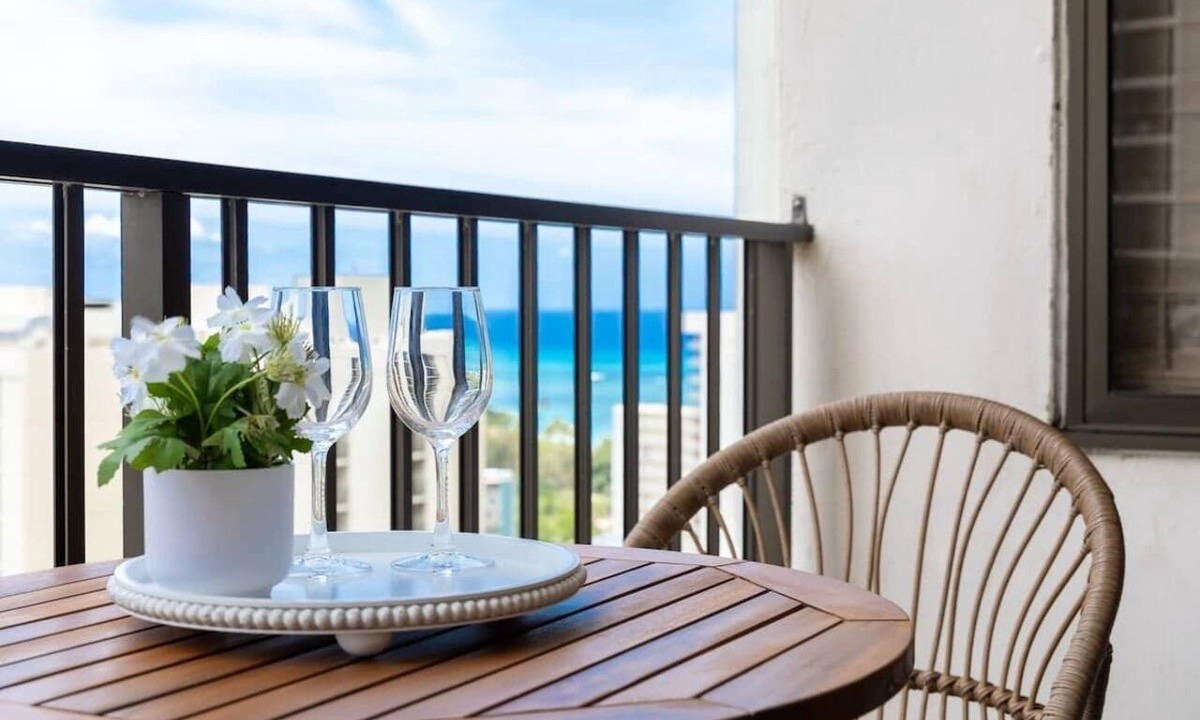 Waikiki Apartment | High-floor stay w/lanai & free parking
