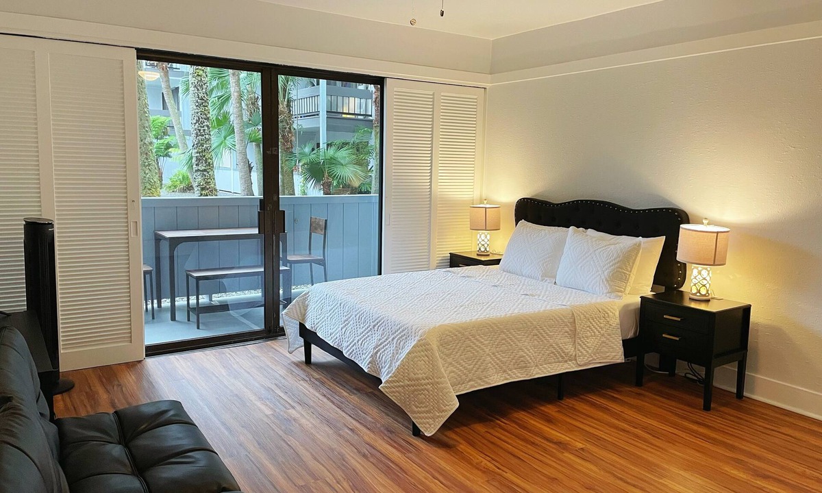 Hilo Condo | Hilo Lakefront Studio, Pool, Walk to Downtown