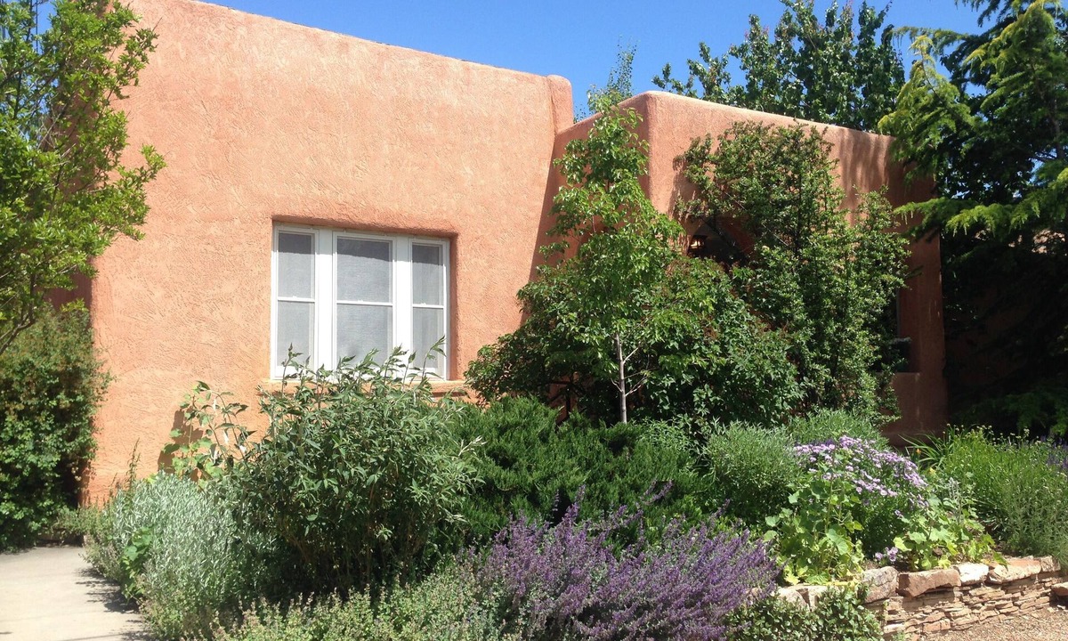 South Capitol House | Historic Home in Heart of Old Santa Fe, Quiet, Big Hot Tub, Private Walled Patio