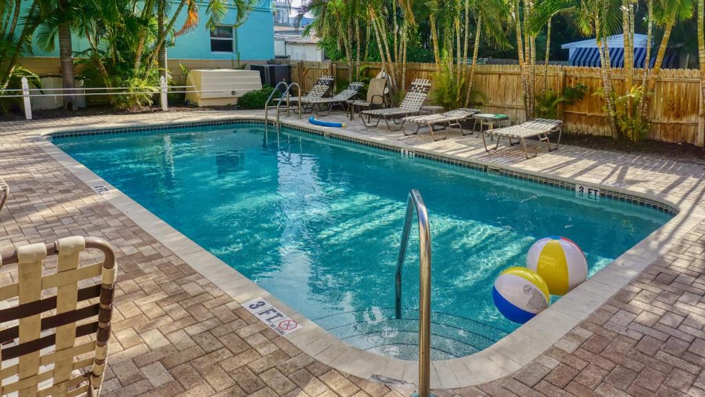 Pass-a-Grille Historic District House | Historic Pass-A-Grille Beach Club Gulf Way 701-8