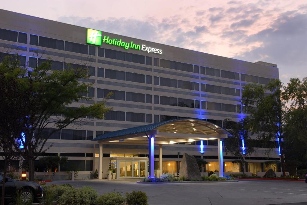 Southeast Boise Hotel | Holiday Inn Express Boise Downtown by IHG