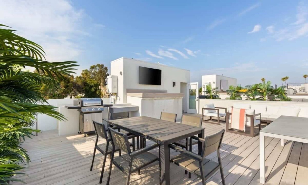 Hollywood House | Hollywoodland #2 by Stay Awhile Villas