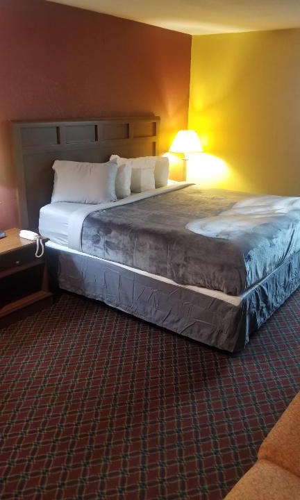 Stillwater Apartment | Hotel King Bed Hotel Room 110 Wi-Fi Booking