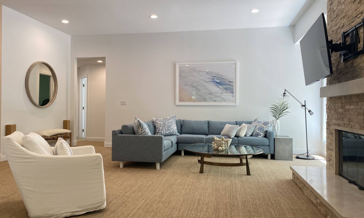 Fennville House | Luxury home, Private beach 200 ft away+New Bathroom and Hot Tub+ 8 mins to town!