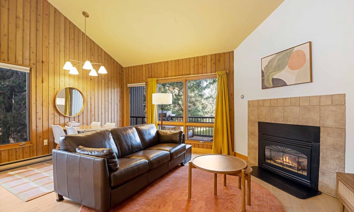 Century West Condo | Modern Bend Getaway Near Downtown + Pool & Hot Tub
