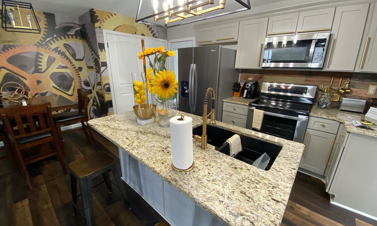 Ellendale House | Modern & Marvelous- 3 bed 2 bath East Memphis Gem