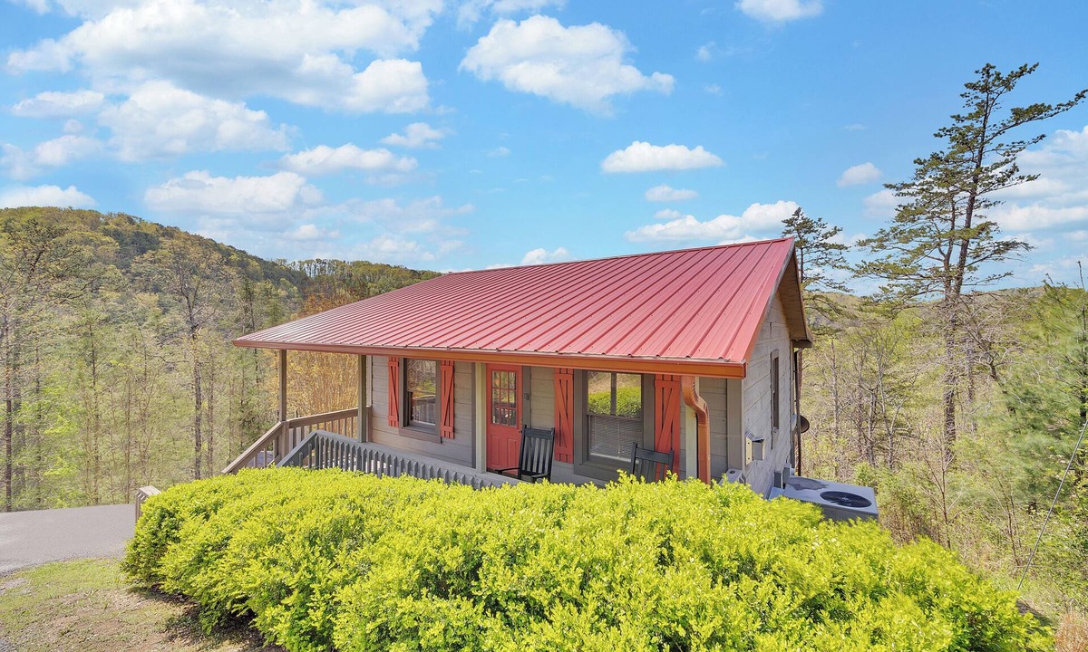 Pigeon Forge Cabin | Mountain Views | Hot Tub | Jacuzzi | Wi-Fi